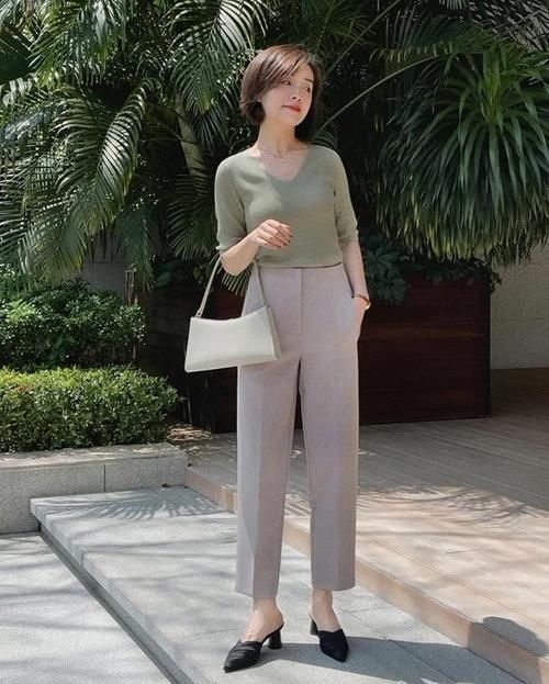 剪短 五十多岁的女人,要学会打扮自己,多注重发型和穿搭,美得更出众