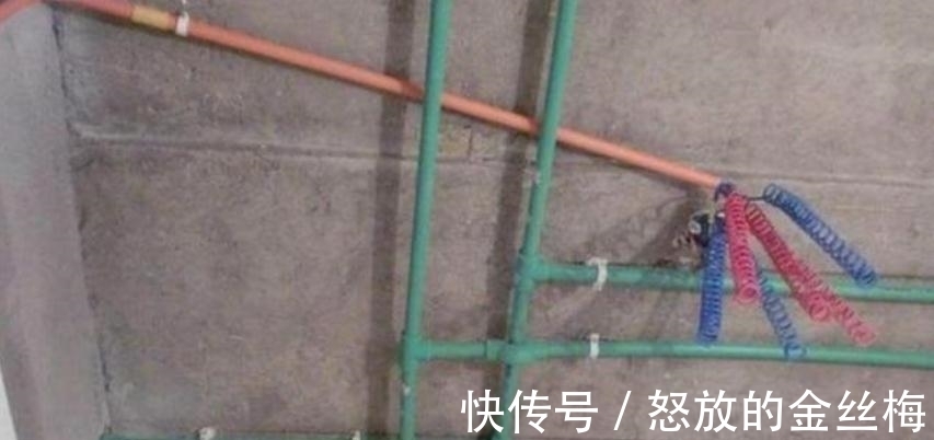 施工|业主说现在水电都是走顶的,不走地了,而师傅的反问很现实