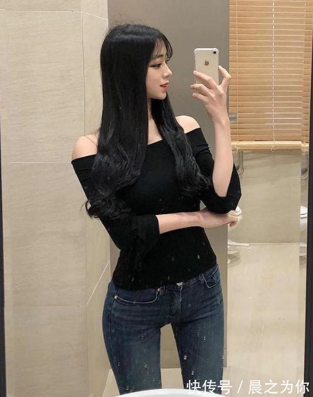 出身材 身材窈窕的女神,搭配牛仔裤,完美展现出优雅的女神气质