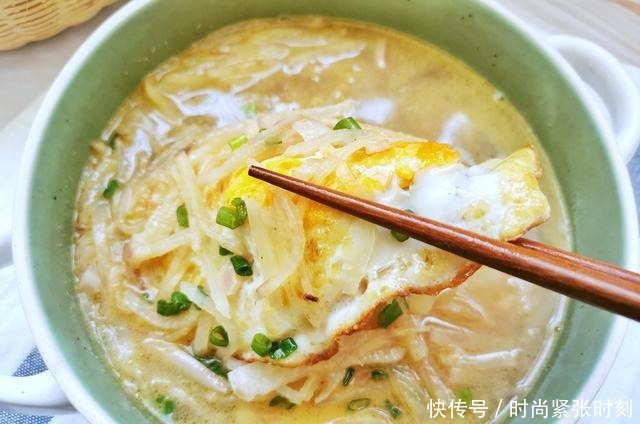 萝卜加2个鸡蛋,煮出来的汤竟如此鲜美,天冷喝,暖身暖胃还低脂