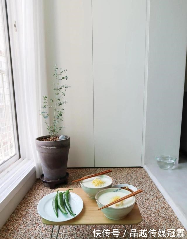 小户型|晒她79平小户型，全屋“水泥”地，不装踢脚线，接地气又百搭！