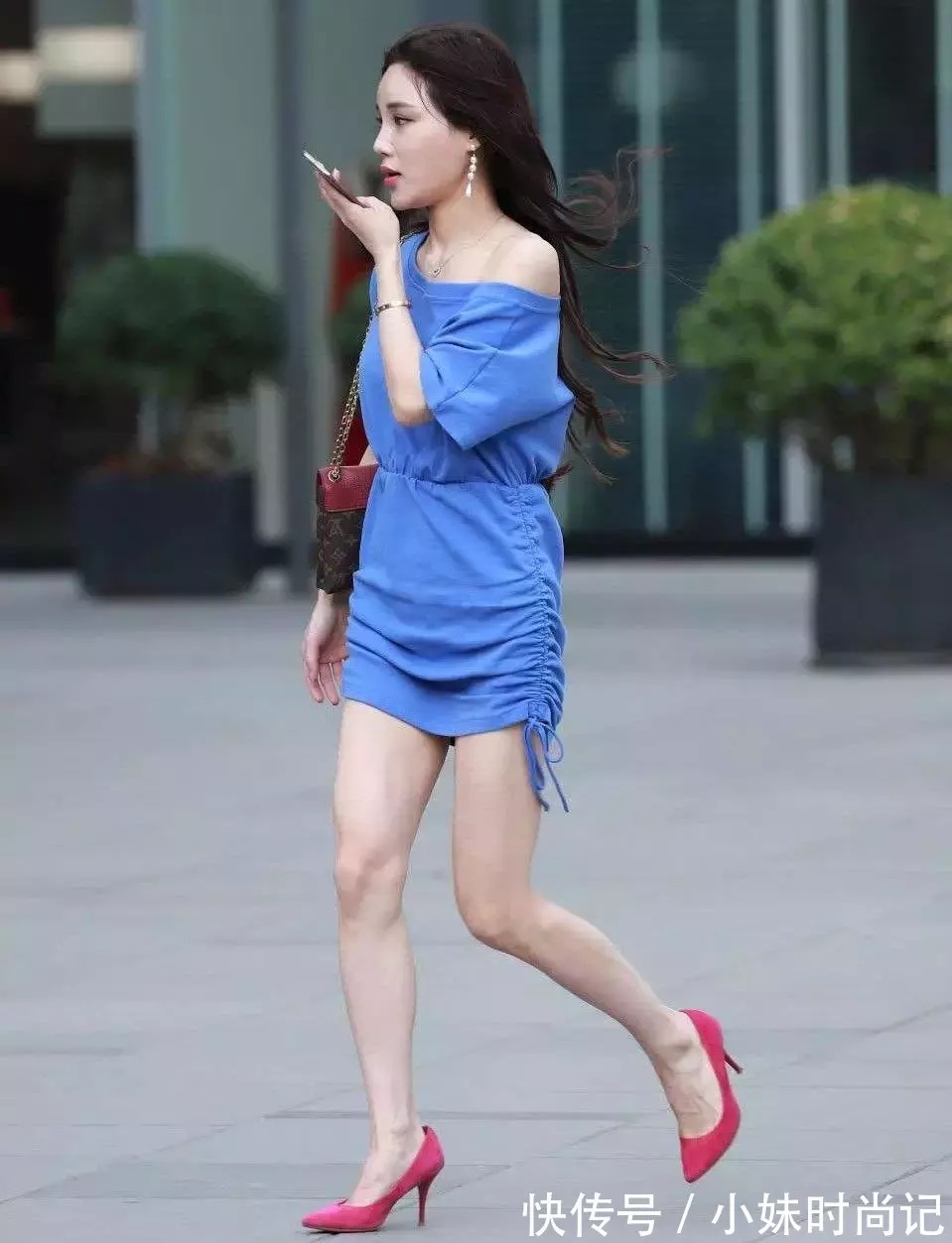 穿搭|女性搭配高跟鞋,展现出青春的气息