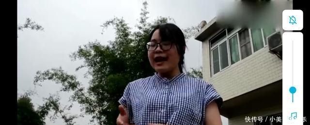 妈妈让两岁儿子去外婆家借酱油，结果儿子犯迷糊，拎回来一只鸡！