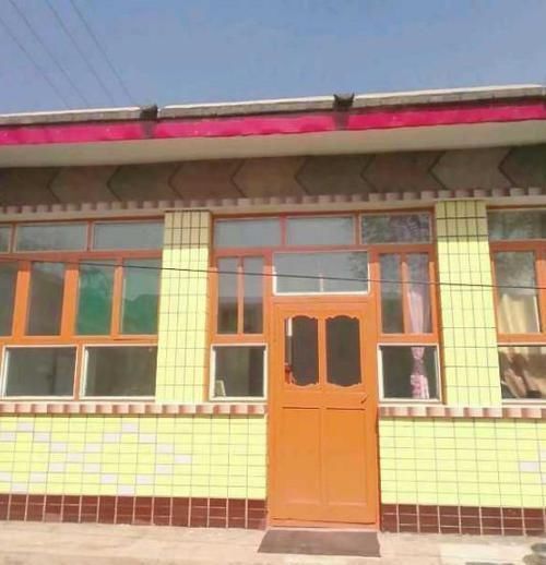 我一个人|晒晒我的农村婚房,院子种菜,卧室没床,但比住大别墅还舒服!