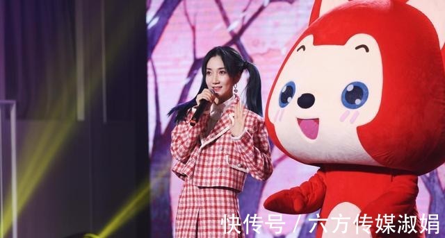香风|“衣在配不在贵”,双马尾配小香风套裙好美、甜美轻盈