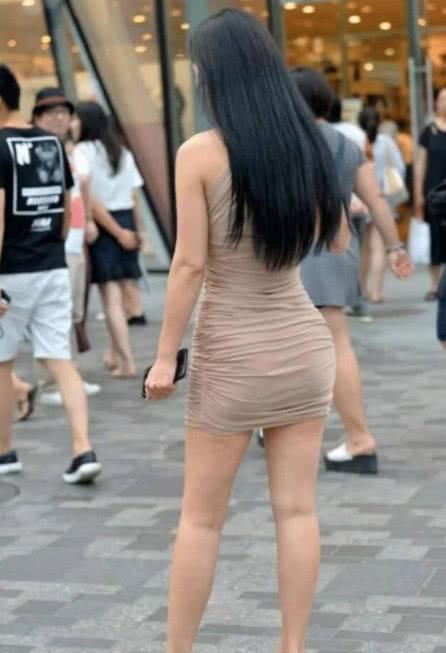 街拍美女：背影女神来袭，快点搬好小板凳