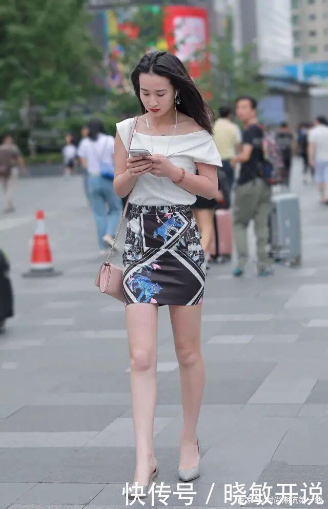 真正会穿搭的美女,都不会选择连衣裙,太土了,如此穿时髦显瘦!