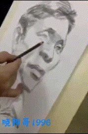 |搞笑GIF:坐电梯遇到的仙女,她看我的眼神好怪哦