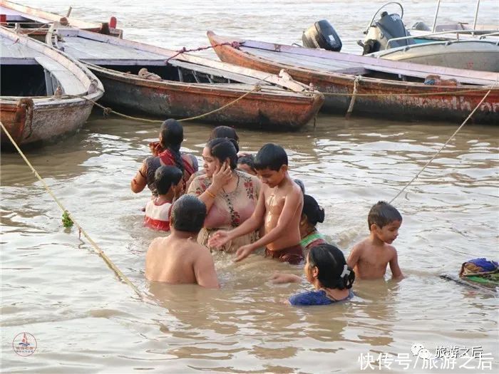 浮尸|尽管恒河有浮尸，却阻挡不了恒河晨浴，甚至有人爱喝恒河水