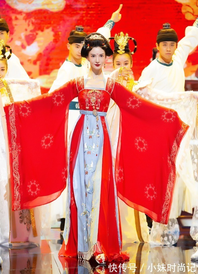 领口$金晨的美真是惊艳了,古装造型毫无违和感,红装更有气质