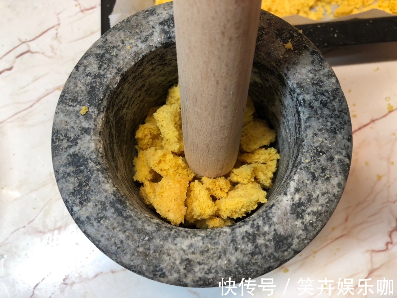 洋葱圈|面包糠谁还花钱买着吃?自己在家做成本不到1块钱,简单省事