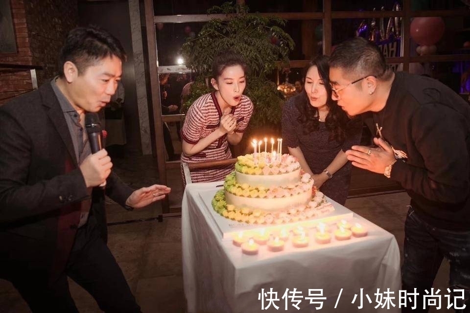 编织裙 奶茶妹妹越来越有阔太范,穿红色小香风编织裙清甜高雅,惊艳逆袭