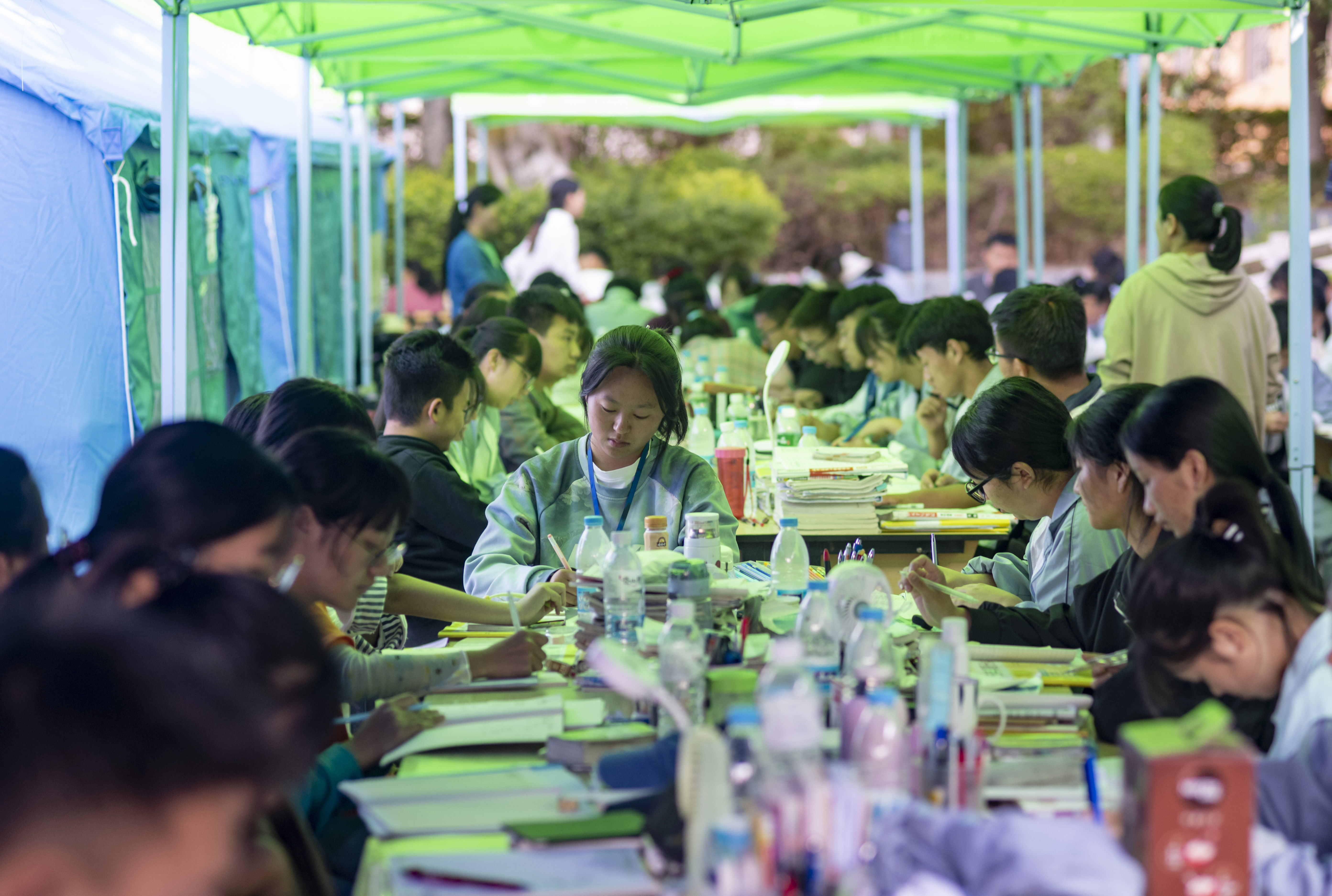 奋斗的人生从未止步——漾濞地震灾区高三备考侧记|新华全媒+| 陈亦婷