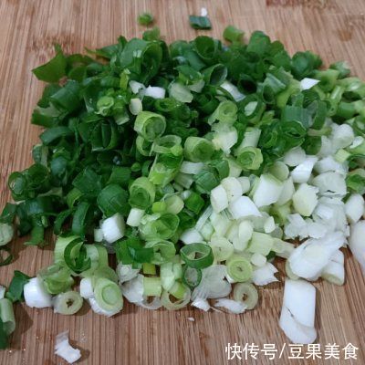 烫面|这样做烫面葱油饼，比饭店里的还好吃