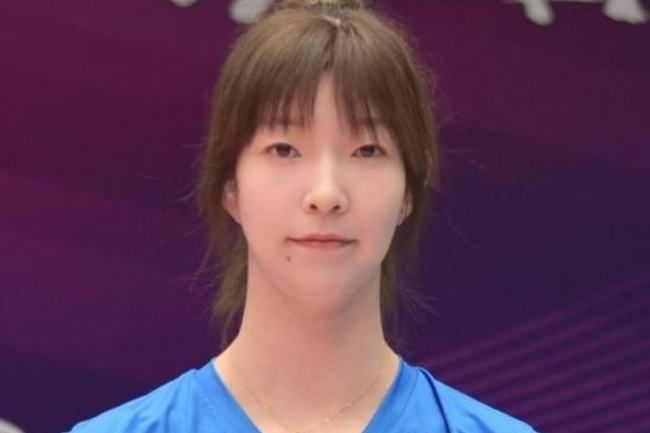 国青队|中国女排24岁副攻宣布退役,郎平痛心,背后原因让球迷心疼