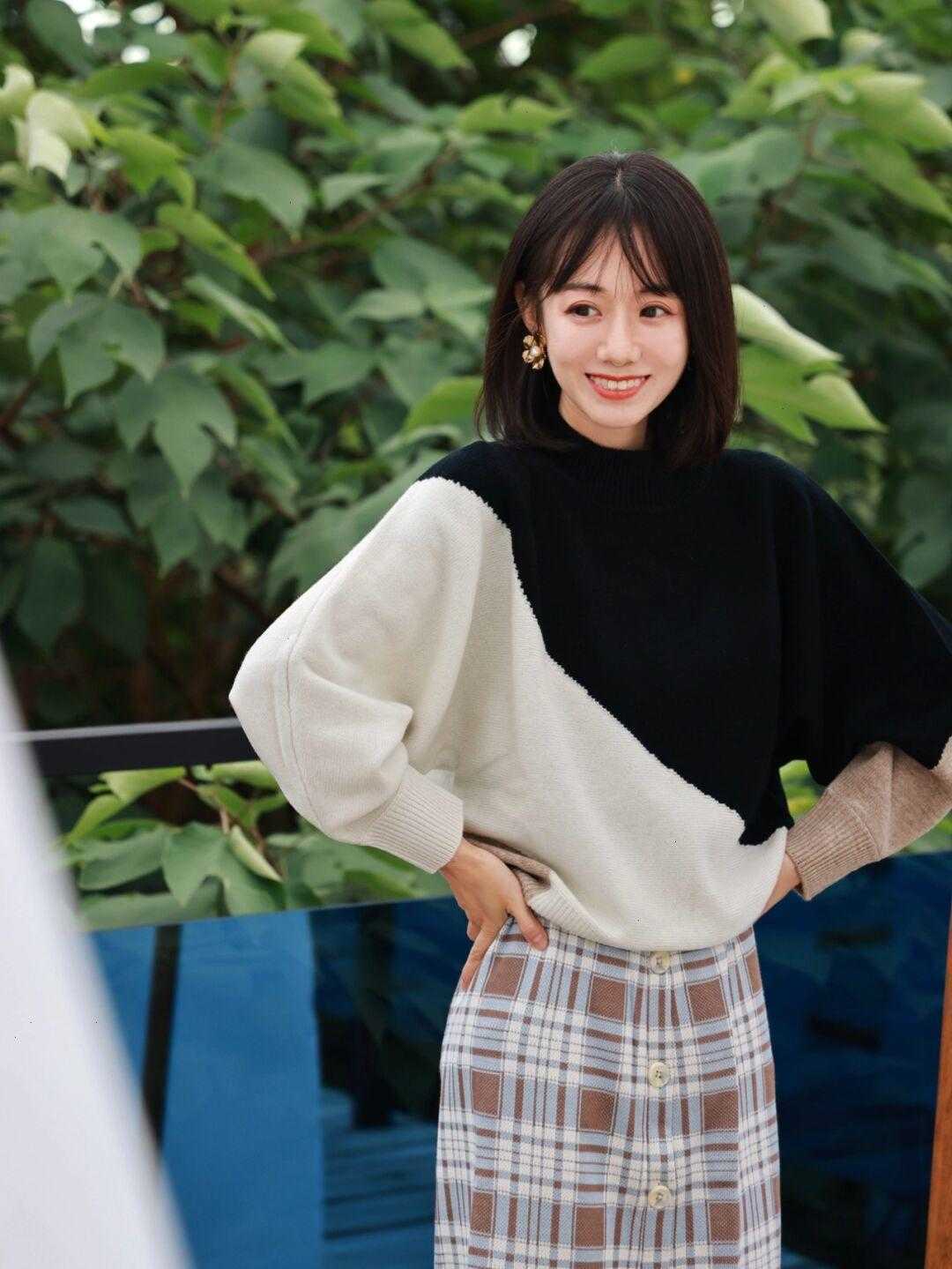 蕾丝|今年流行的毛衣+半裙,简直被这些时尚博主穿火了,太时髦了