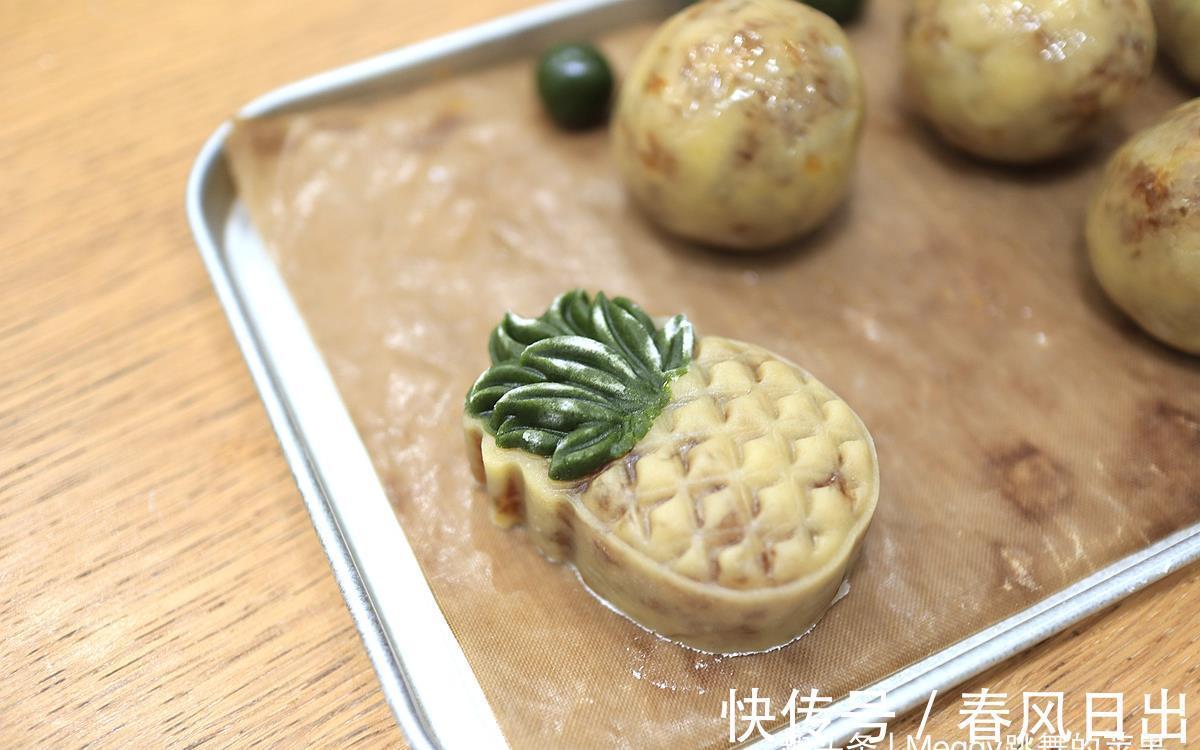 菠菜粉|100%凤梨月饼内外兼修，薄皮大馅真材实料，自食送人显手艺有面子