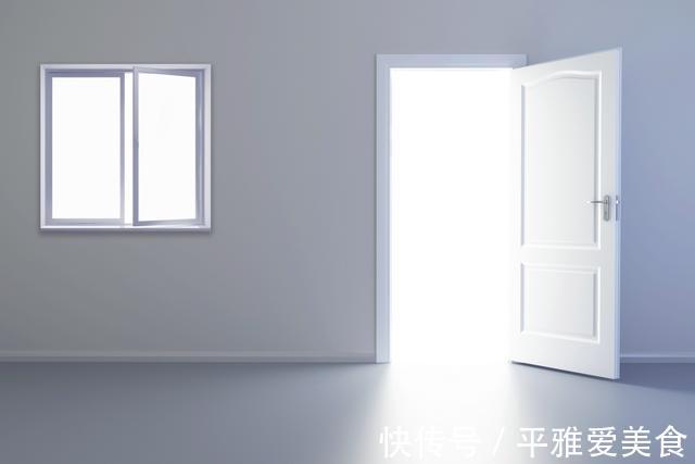 木色|灰色地砖,配什么颜色的房门选择正确了,装修更大气