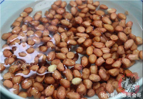 阳台上|奶奶吃了60年的花生米养生吃法，不煮不炸，简单一做，越吃越年轻
