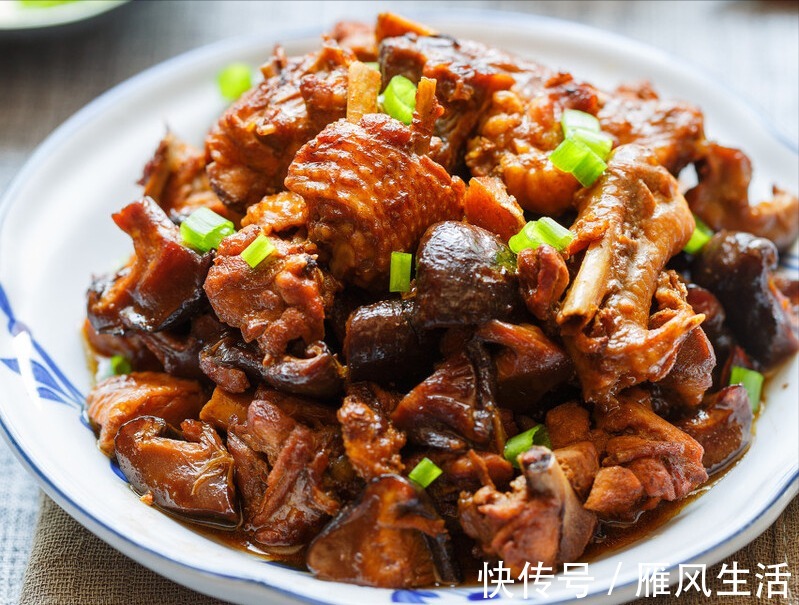 腥味|夏天多吃鸡肉，炖鸡肉时，不要直接加水炖，多做2步，鲜嫩没腥味