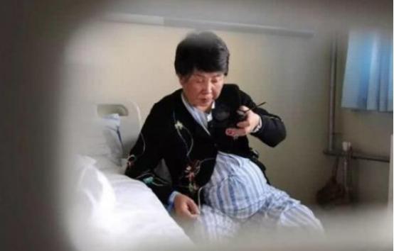 老伴|60岁老人因“失独”再孕,生双胞胎女儿立志活104岁,如今咋样?