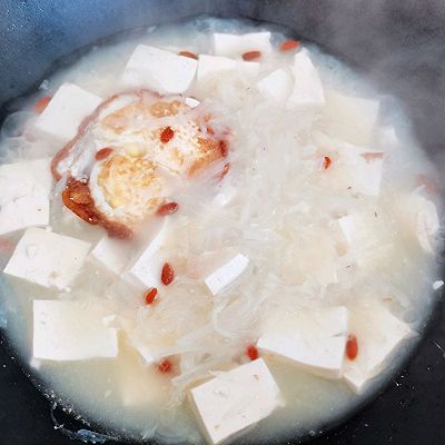 煎蛋白萝卜豆腐汤