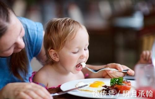 孩子早上先喝奶还是先吃饭?顺序错了可能影响发育,家长要分清楚