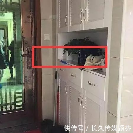 电视背景墙|没骗人！我家墙面贴满瓷砖，入住3年后还和当初一样清爽又亮堂