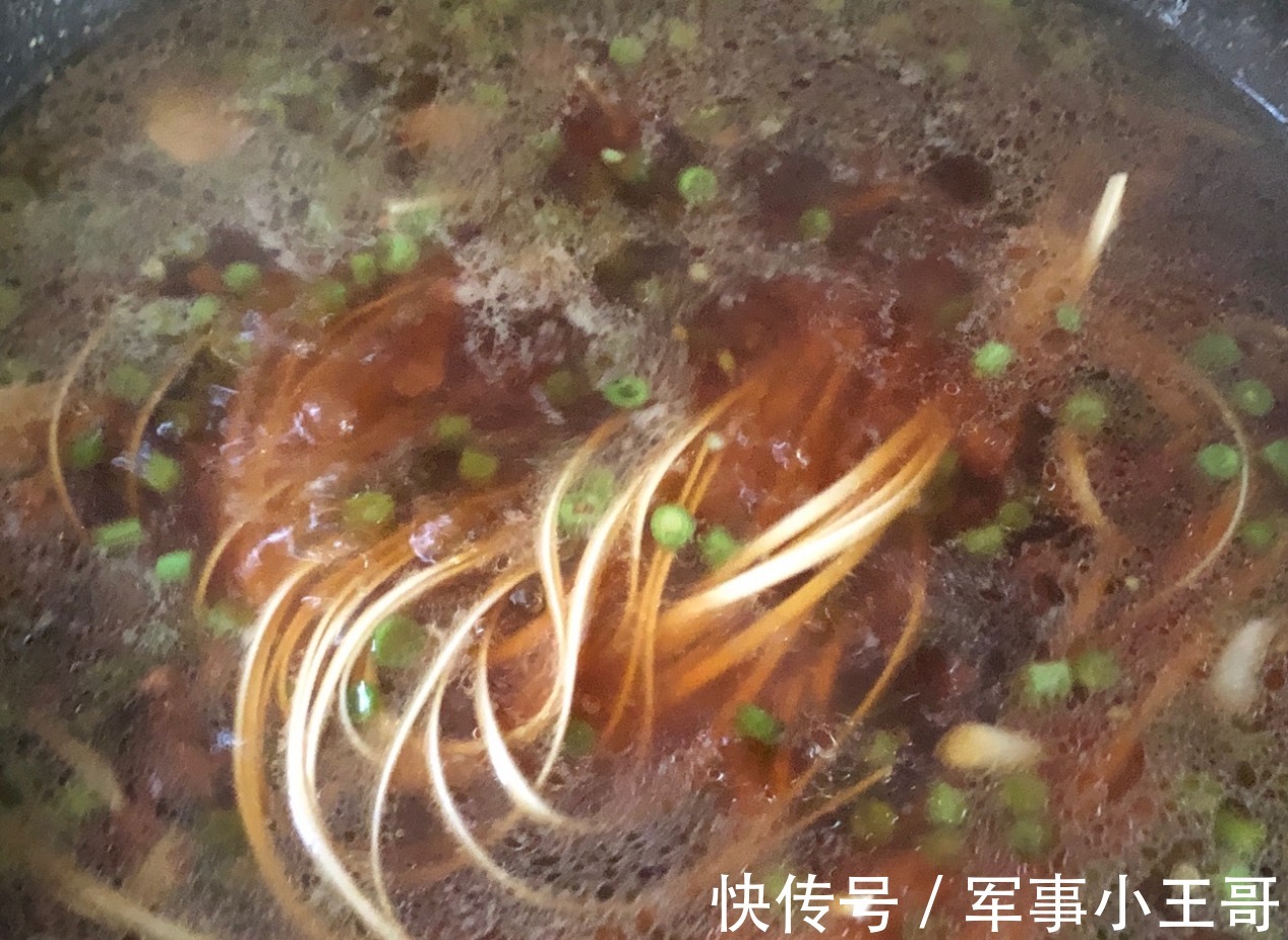 豆角肉沫汤面,味道鲜美,吃了之后胃暖暖的