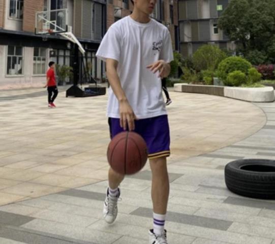 身高|14岁男孩身高185公分,医生直夸:3食物常吃助长高,父母真有眼光