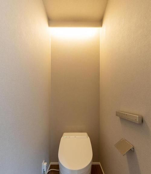 大格局|客厅墙上掏个洞把床装进去,卫生间能供3人同时用,小户型大格局