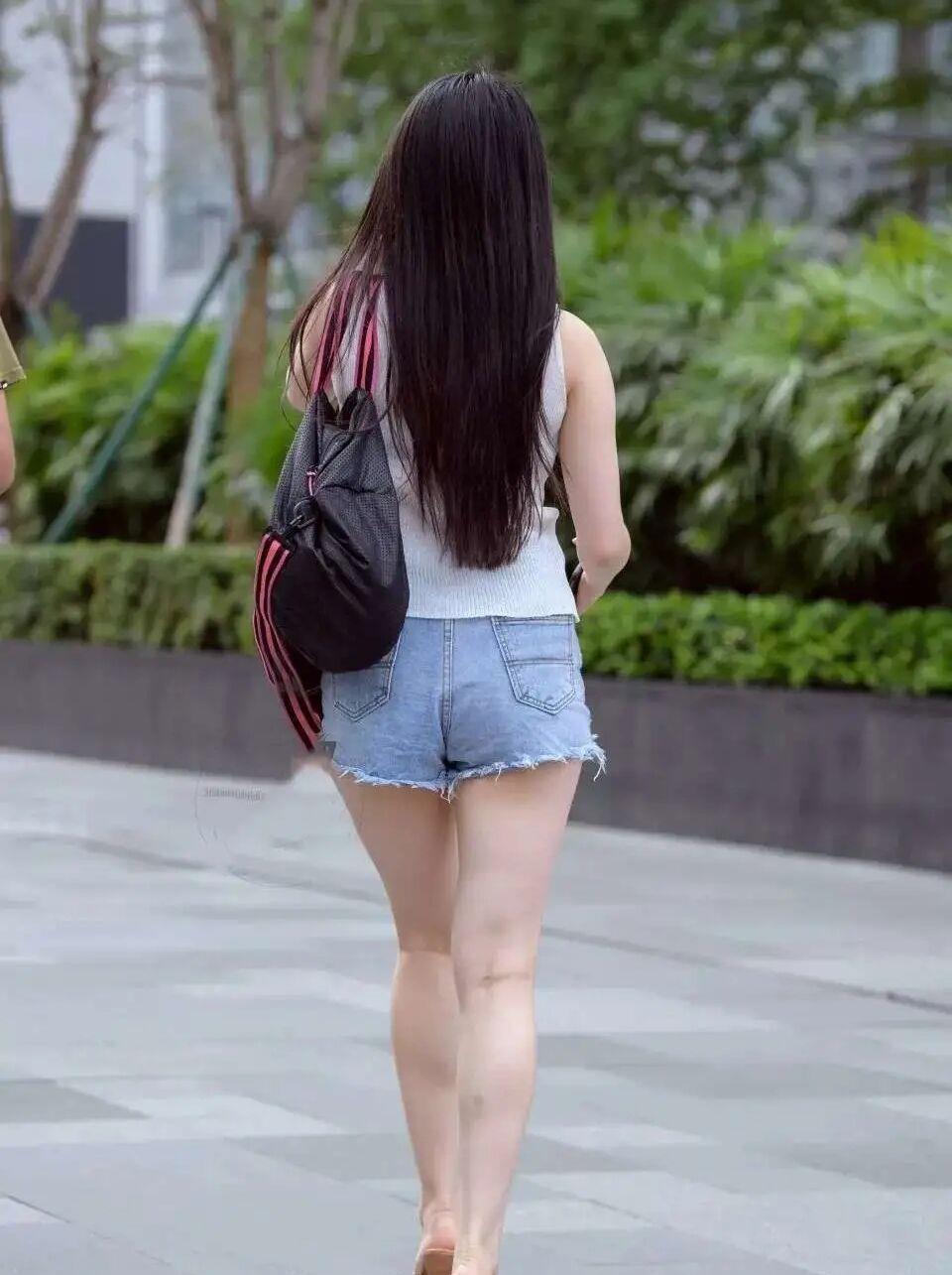 牛仔短裤 夏季穿短裤有何讲究?遵循“2不穿”原则,展现不一样的知性美!