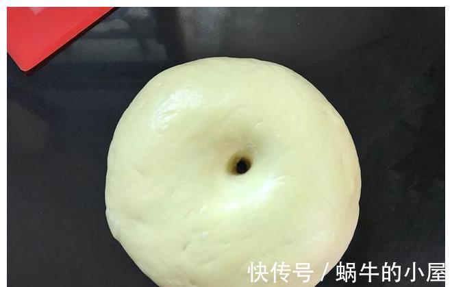 拉丝|手揉面包怎样轻松揉出膜？1个小技巧，15分钟出膜，面包柔软拉
