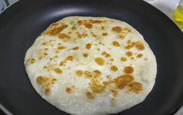 面粉|奶奶用了一辈子的烙饼做法，外焦里软，凉了不硬，比饭店卖的好吃