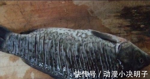 鲫鱼好吃但刺多, 教你一招, 做出的鲫鱼没有鱼刺, 安全放心