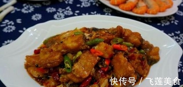 夏季做啤酒焖酥鱼，松软酥香，鱼骨酥烂，孩子吃也不怕被鱼刺卡