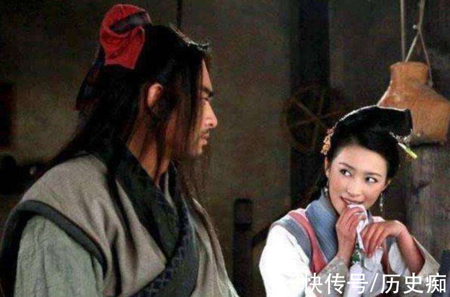 郓哥@水浒传：武松杀潘金莲，为什么要撕开她的衣服？