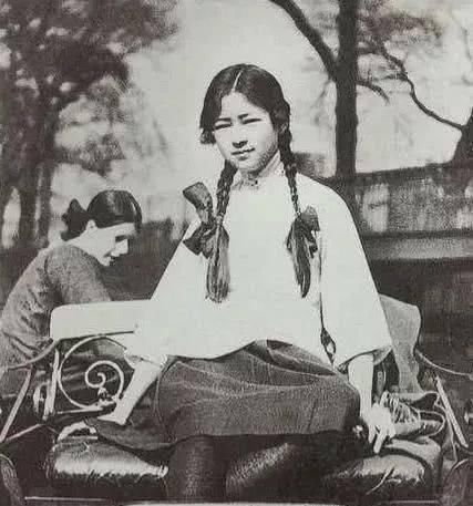 金岳霖!林徽因最美的情诗,写给疯狂追求自己的徐志摩,开篇第一句就惊艳了