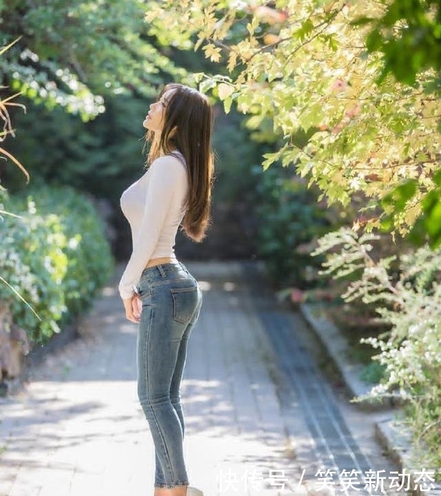小姐姐|秀美多姿成熟小姐姐,搭配紧身牛仔裤,身姿玲珑风情万种!