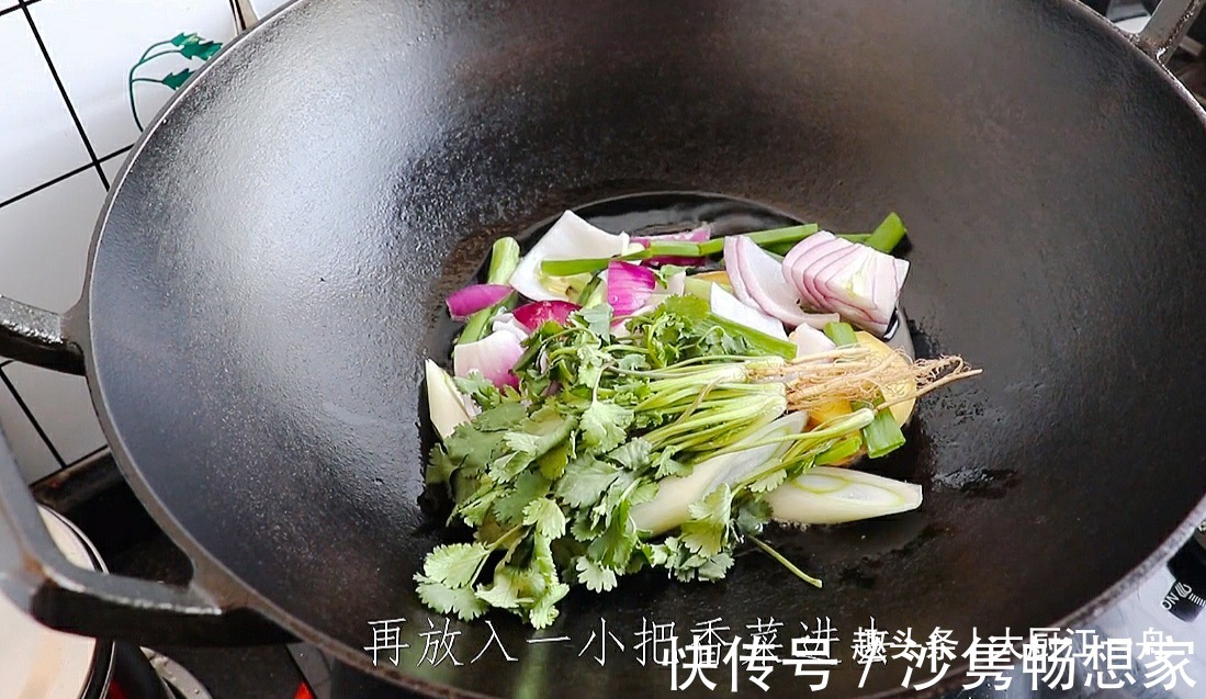 牛腱子肉|过年在家卤牛肉，牢记这个详细配方，牛肉五香浓郁，怎么切都不散