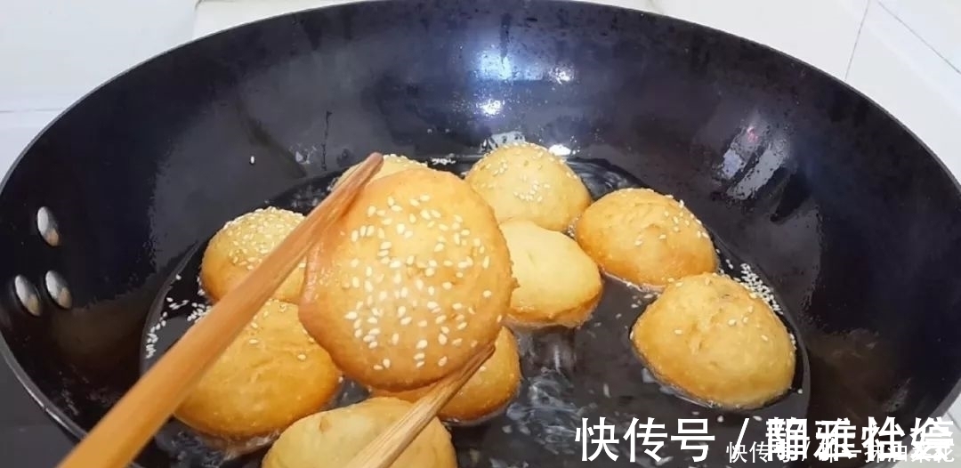 保鲜膜|早餐新吃法,面粉里加1个鸡蛋,放入冰箱冷藏,比油条麻花都好吃