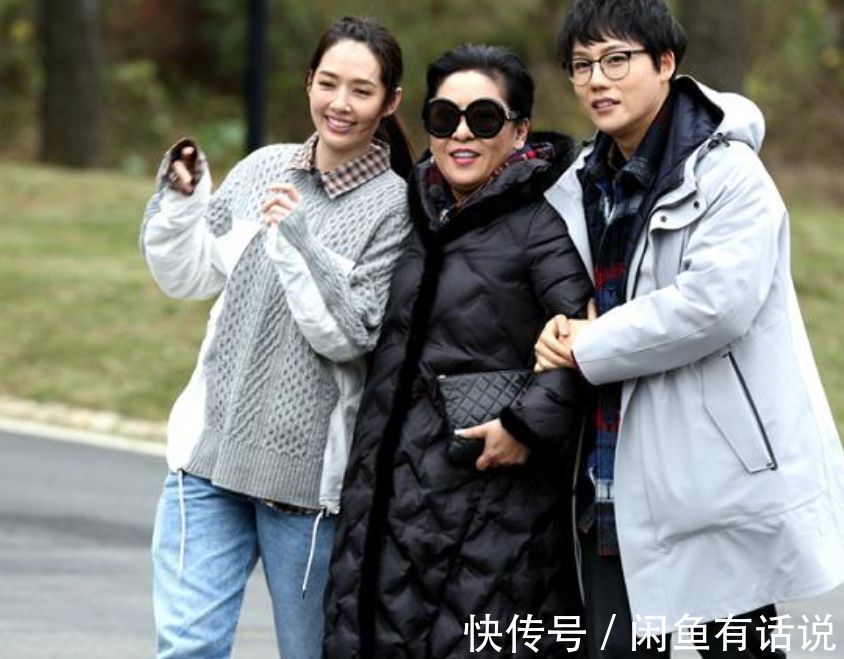 绗缝|向太胖得坦荡,穿羽绒服配小脚裤显富态,胖阿姨学她这样穿挺时髦