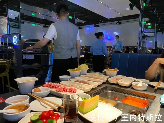 堂食客|国庆“爆发式出游” 餐饮酒店行业智能化升级