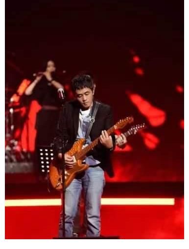 《閃光的樂隊(duì)》：用“初心”回歸音樂本質(zhì)，用“熱愛”開辟音樂節(jié)目新氣象