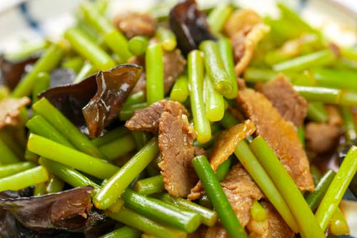瘦肉|炒瘦肉总是发硬？不要直接下锅炒，牢记关键1步，鲜香嫩滑不粘锅