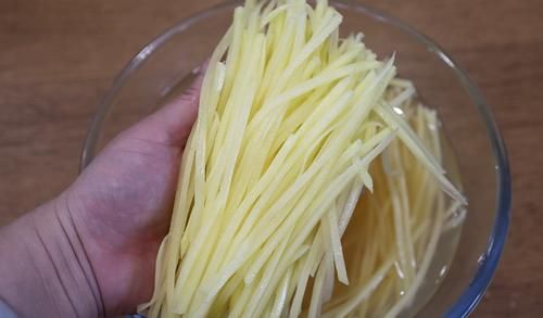 土豆和它一起炒，效果堪比泻药，排除体内宿便，口臭也缓解了