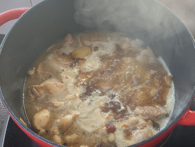 红烧肉的新吃法，配上土豆，香而不腻