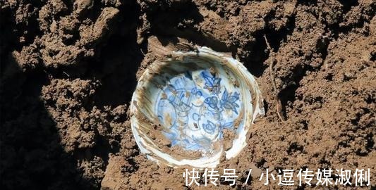 保底|老农在后山意外发现古墓，里面只有一面墙，专家估价保底10个亿