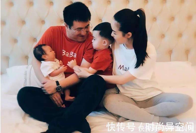 被子|冬夜里小女孩独自在产房外等妈妈,手里抱着被子,一番话让人动容