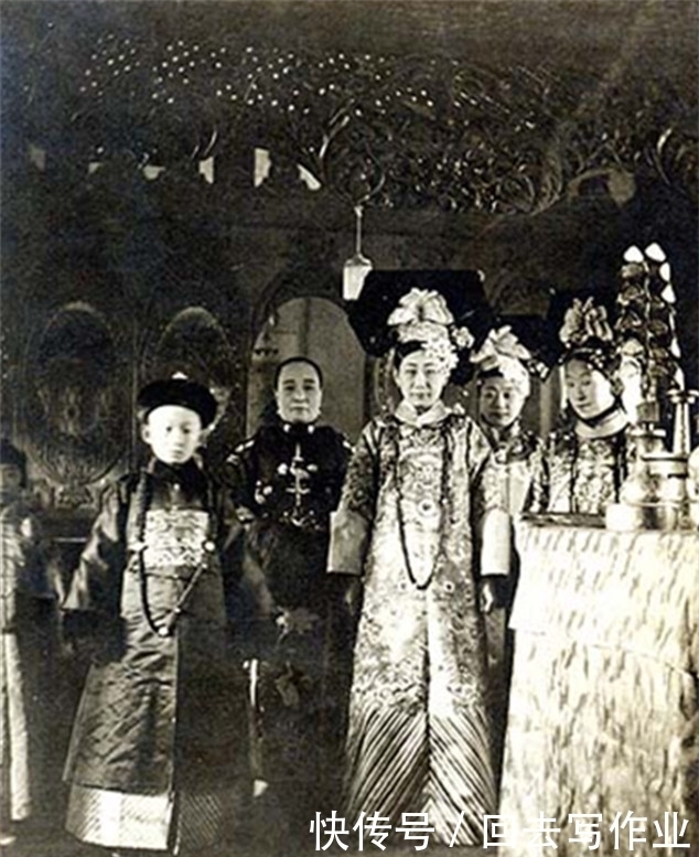 照片|溥仪、婉容大婚当日照片:他们目睹了婚礼的情形,是婚礼的见证者